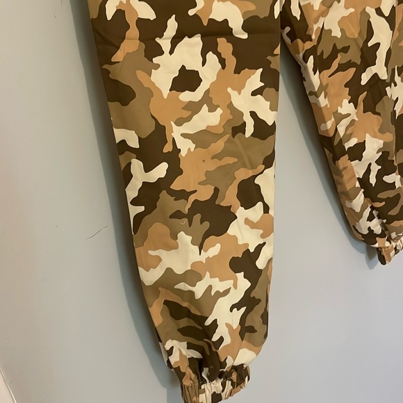 Lightweight Relaxed Fit Cargo Joggers - Picture 4 of 4